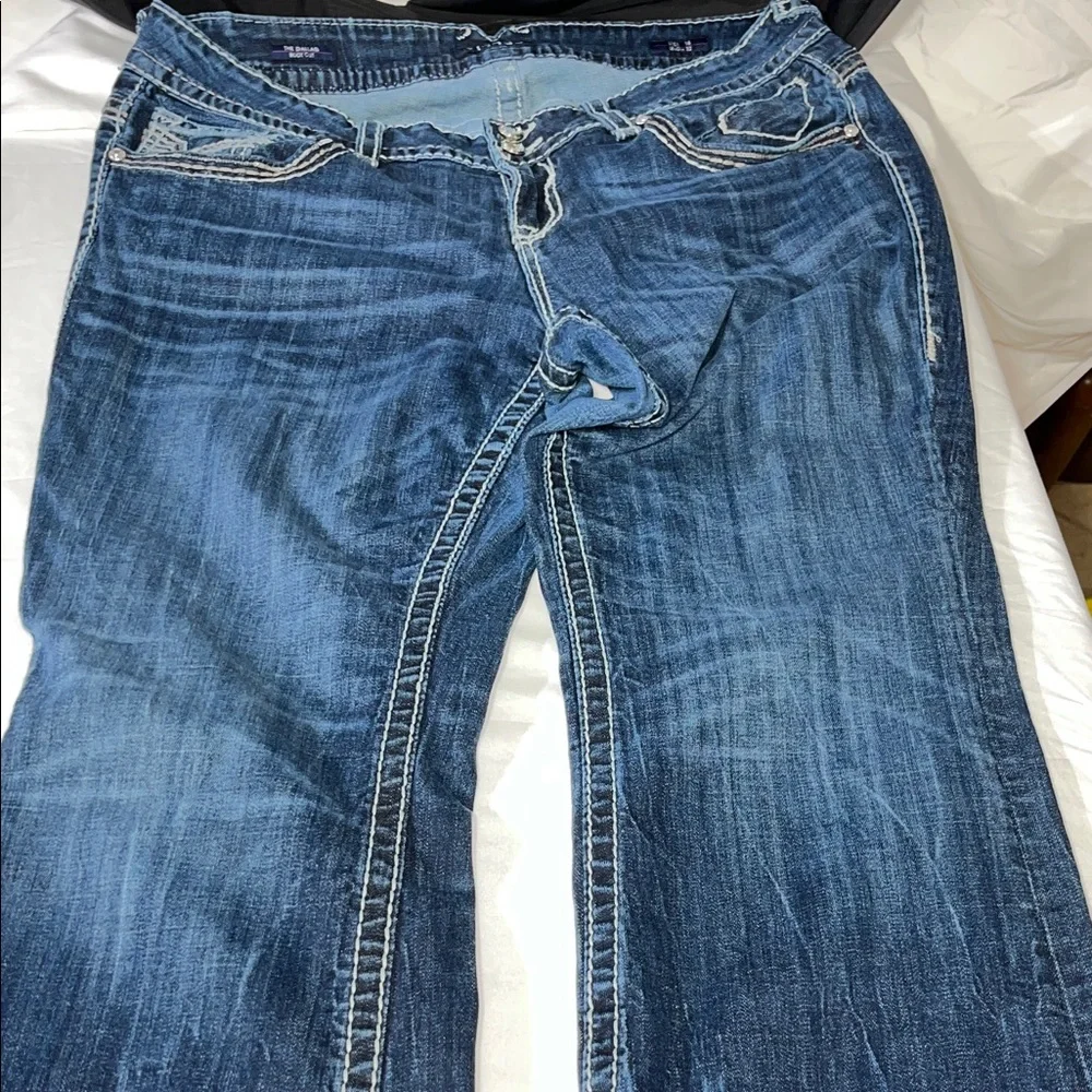 Vigoss Jeans with Embellished Pockets - Picture 5 of 5